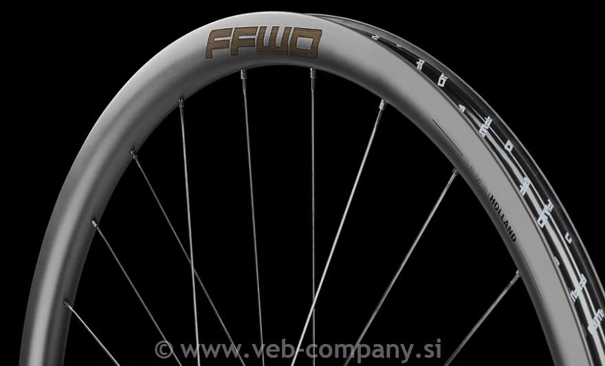 Obročniki FFWD RYOT33 TLR Disc Light
